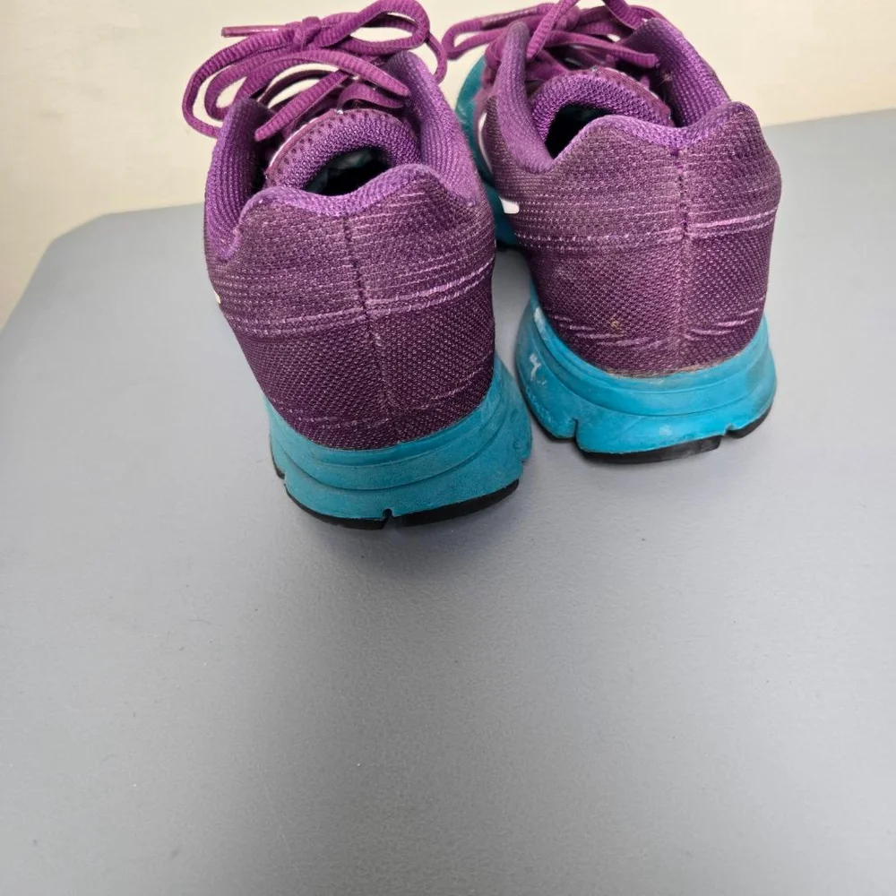 Women's Nike Athletic Shoes Size 6 Purple Teal